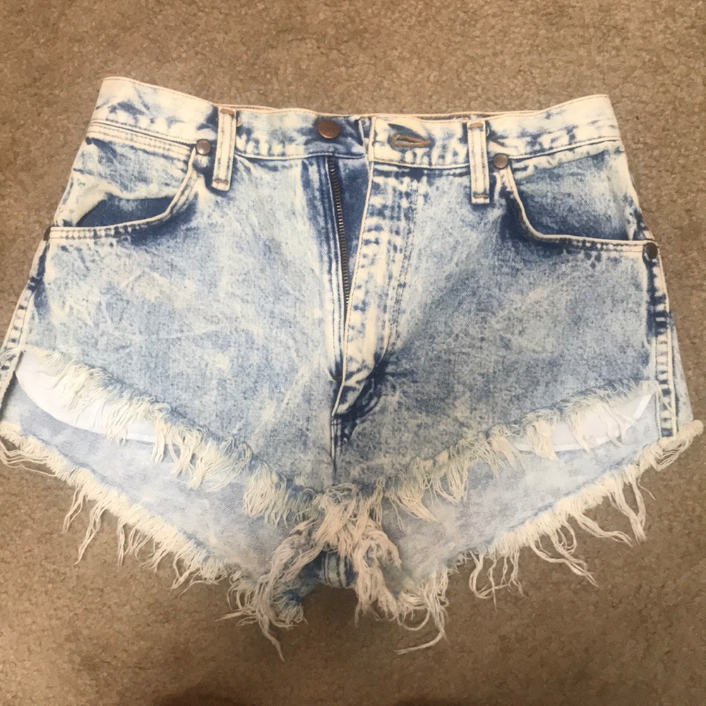 Light denim frayed high waisted Wrangler shorts